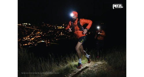 detail PETZL IKO lehká výkonná čelovka s kombinovaným světlem