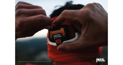 detail PETZL IKO lehká výkonná čelovka s kombinovaným světlem