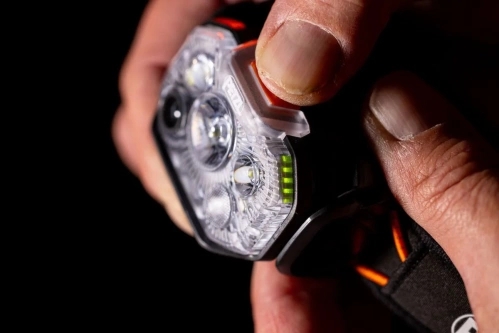 detail PETZL SWIFT RL CLASSIC 2026 ultravýkonná dobíjecí čelovka s reaktivním svícením