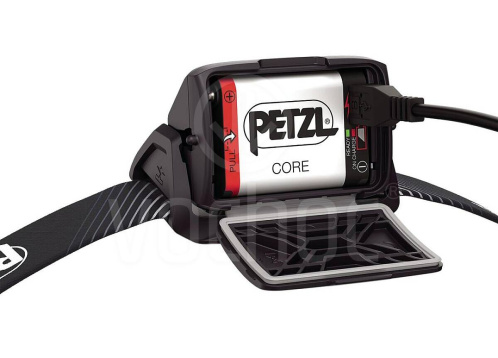 detail PETZL ACTIK CORE E065AA00 čelovka 2022 šedá 600lm