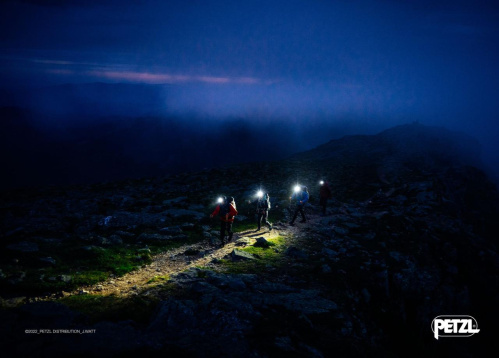 detail PETZL TIKKA CORE E067AA02 2022 čelovka zelená 450lm