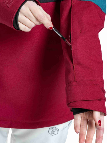 detail MEATFLY AIKO SKI&SNB dámská bunda beet red/blue