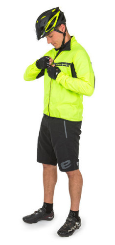 detail Cyklistická přilba ETAPE MAGNUM černá/žlutá fluo mat 2020