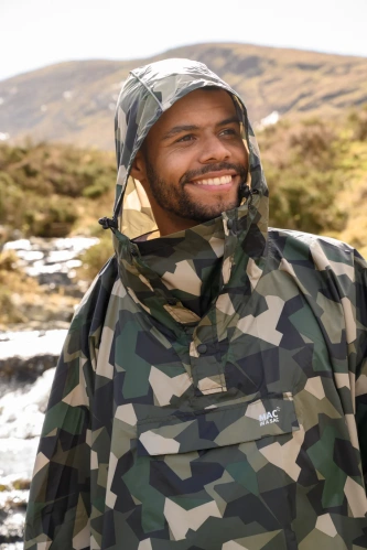 detail MAC IN A SAC poncho sbalitelná nepromokavá pláštěnka green camo