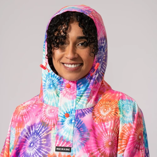 detail MAC IN A SAC festival poncho sbalitelná nepromokavá pláštěnka tie dye