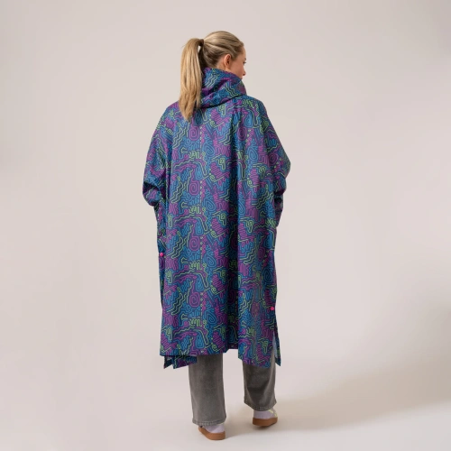 detail MAC IN A SAC festival poncho sbalitelná nepromokavá pláštěnka neon jazz