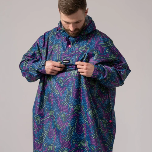 detail MAC IN A SAC festival poncho sbalitelná nepromokavá pláštěnka neon jazz