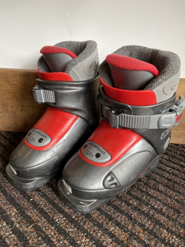 detail DALBELLO A:1.1 dětské lyžařské boty šedá/červená BAZAR