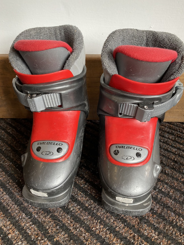 detail DALBELLO A:1.1 dětské lyžařské boty šedá/červená BAZAR